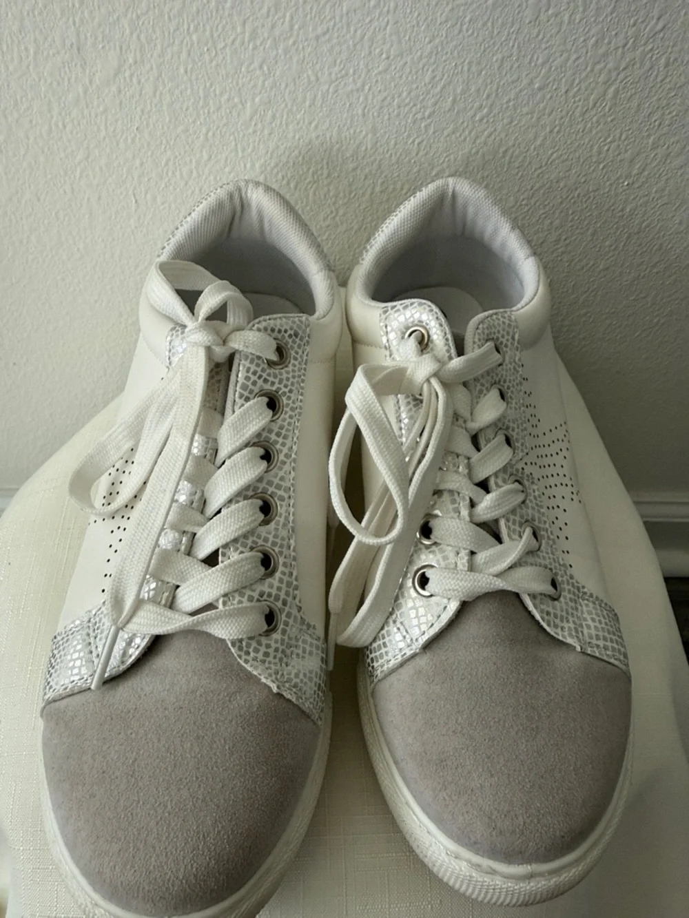 Outwoods Women's White Low-Top Lace-Up Sneakers with Silver Accents - Picture 6 of 8
